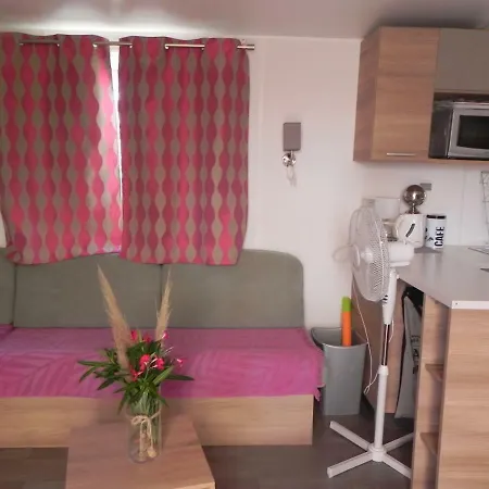 Mobil Home Dans Camping Lattes Exterior photo