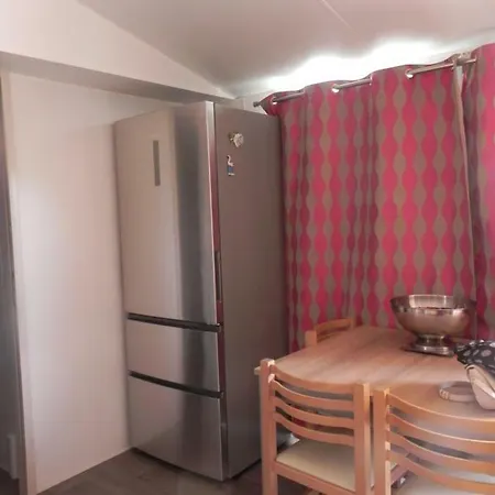 Mobil Home Dans Camping Lattes Exterior photo