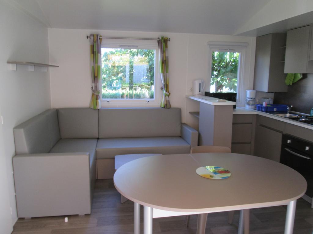 Campsite Mobil Home Dans Camping Lattes Lattes