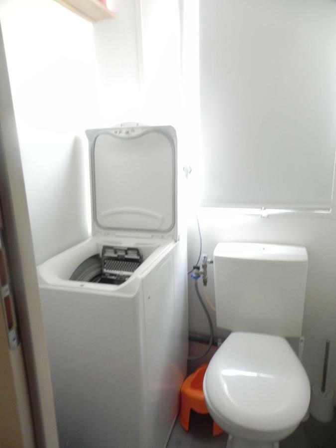 Mobil Home Dans Camping Lattes Campsite